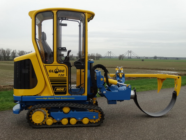 Gespecialiseerde graafmachines die worden gebruikt in kwekerijen voor efficiënte grondvoorbereiding.