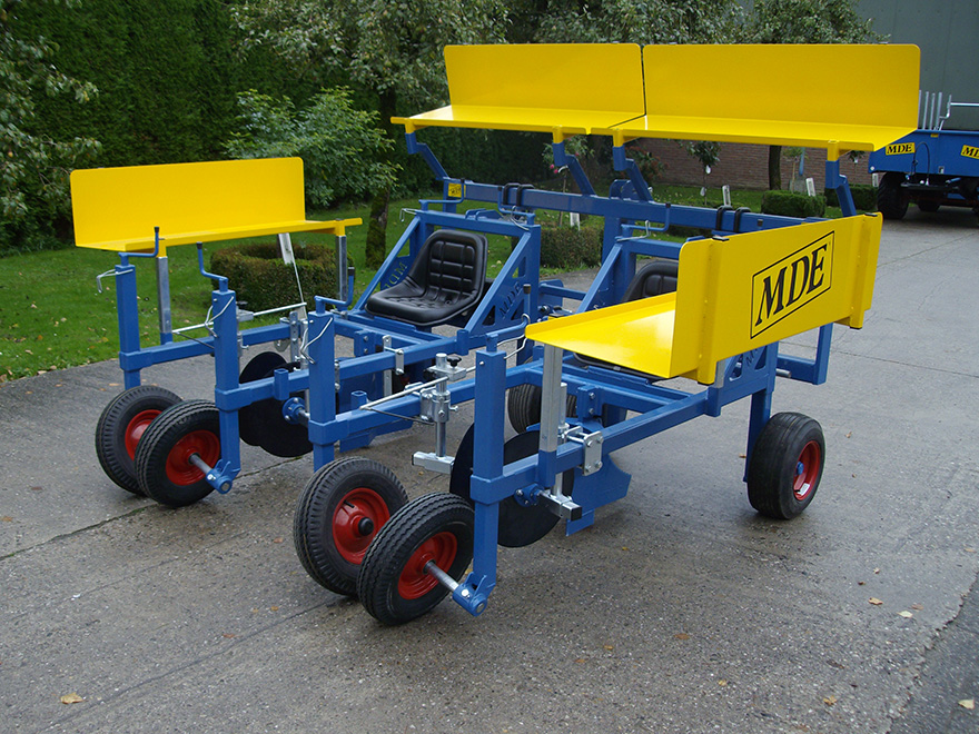Geavanceerde plantmachines ontworpen voor nauwkeurige plaatsing van planten in kwekerijen.